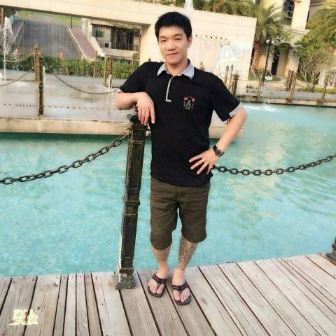 提供浪板服務的專家劉佳鑫