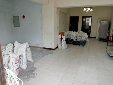 鴻升工程 - 五福一路華夏拆除裝璜與地坪打除工程 鴻升工程 - 五福一路華夏拆除裝璜與地坪打除工程