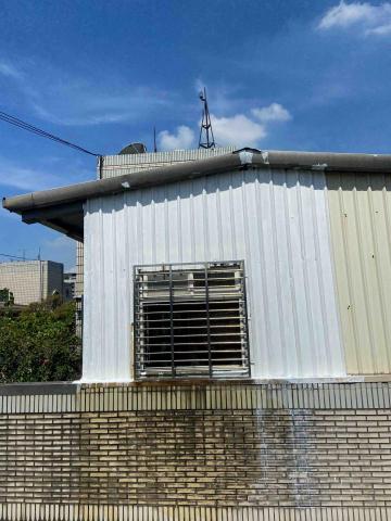 冠承防水工程 - 外牆鐵皮施作PU底漆及耐候型防水隔熱漆
兩底三度
用高質量的材料並加倍多重施工
以求最高限度的實現防水效果