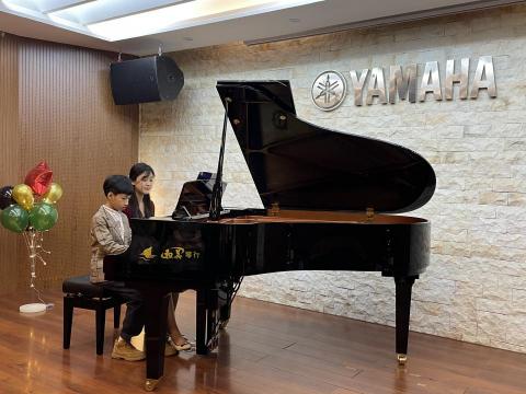 SIA音樂工作室 - 2022年聖誕音樂會與學員一同演出