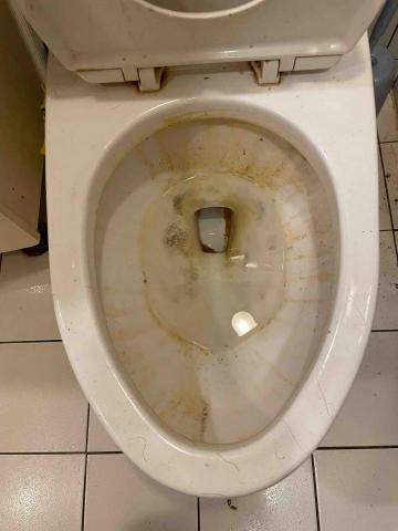 魔菇居家空間整潔 -  馬桶施工前