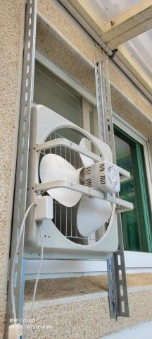 郡祥   居家修繕工作室 - 安裝堅固吹吸兩用風扇，替老闆解決廚房悶熱及通風不良問題。