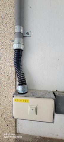 郡祥   居家修繕工作室 - 新增半開放空間屋外防水等級220V燈具兩切迴路。使用電設備更加安全。