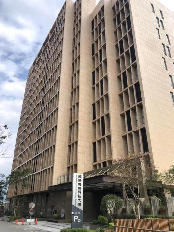 龍達玻璃貼膜商行 -  施工案例
科技大樓公共空間玻璃隔熱