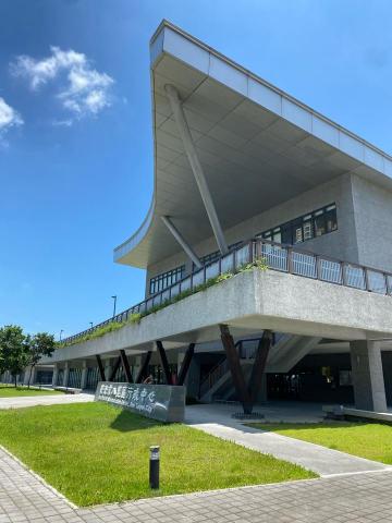 龍達玻璃貼膜商行 - 施工案例
八里區行政中心