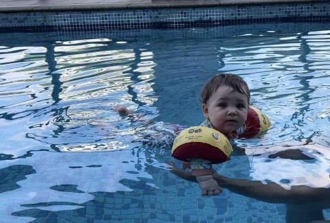 Andr'e - 中英嬰兒游泳教學