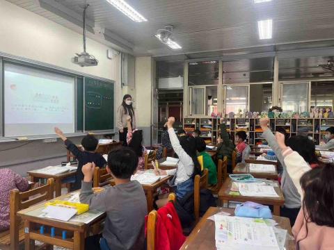 茵茵 - 擔任實習教師