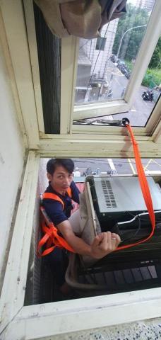 詠鈜冷氣冷凍企業社 - 客人很滿意的高空施工！