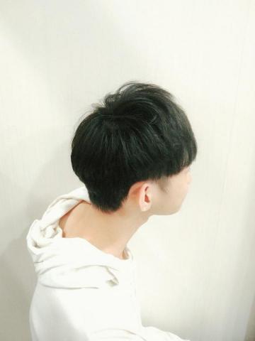 婷咩 - 漸層推邊..這是沒有燙過唷 吹一吹就是這麼蓬鬆的韓式男生髮型