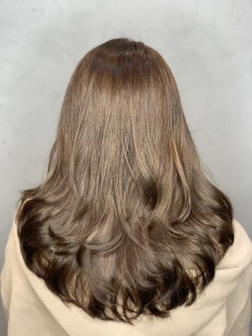 婷咩 - 超自然的彎度配上亞麻綠 就是這麼的好看