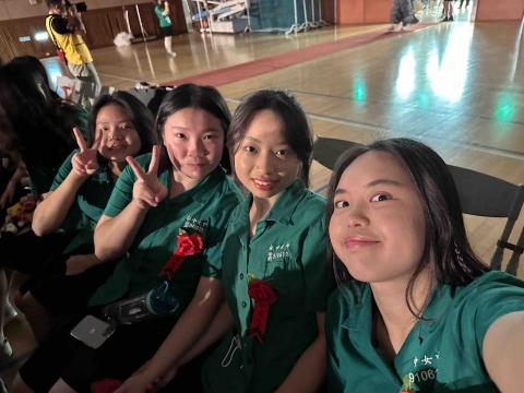 周羿辰 - 畢業照