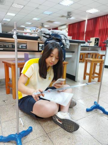周羿辰 - 臺中女中物理能力競賽校隊培訓