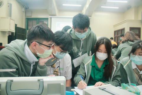 周羿辰 - 臺大物理營進動實驗