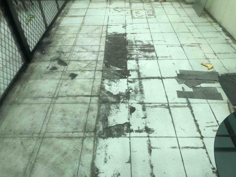 康信工程行-徐先生 - 塑膠地板拆除清洗前