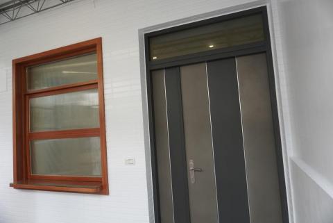 石黑建裝 - 台南-老屋翻新-府東街-1F