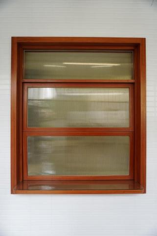 石黑建裝 - 台南-老屋翻新-府東街-1F-客制木窗（關閉狀態）