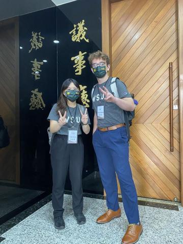 李函蒨 - 2022年陪同美國高中生參訪高雄市議會