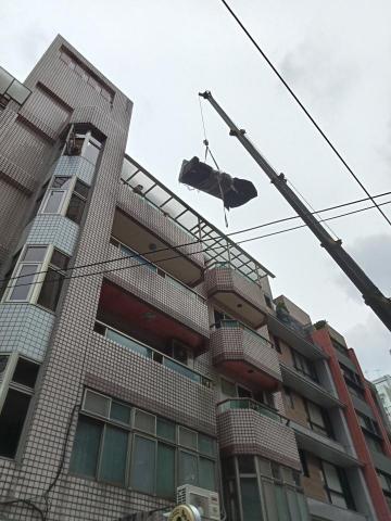 希望搬家 - 吊車吊掛作業