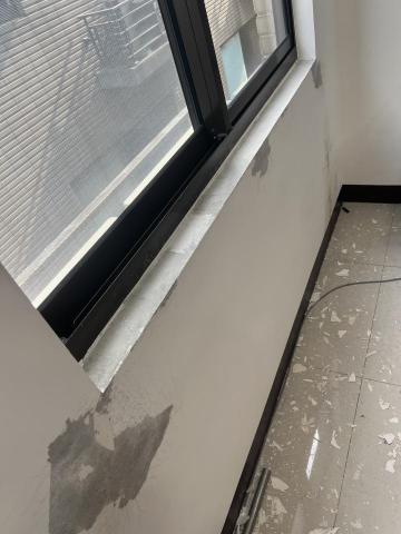 油漆 - 舊牆壁被裂痕、發霉