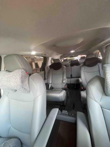 高級商務包車旅遊機場接送 - 七座內裝