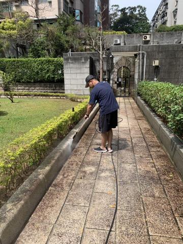大塊企業有限公司(大塊清潔) - 花園中庭清洗