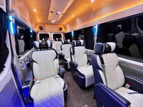 高級商務包車旅遊機場接送 - 大車內裝