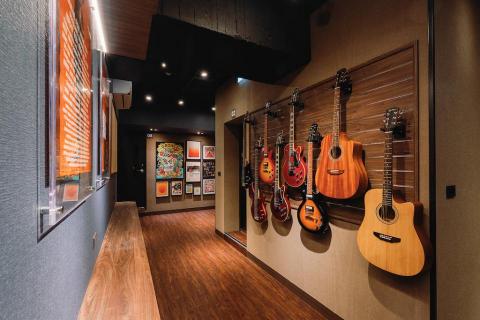 這球爵士鼓專門學院 - 