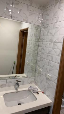 克林學苑_蘇小姐 - 吸塵:地面、間隔天花板、窗溝、儲櫃內部
窗戶清潔: 窗框、玻璃、窗溝、紗窗
浴廁: 天花板、澡盆、馬桶、磁磚、洗手台、浴室隔間、鏡面、其他衛浴設備