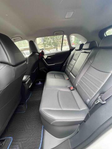 高級商務包車旅遊機場接送 - 五座內裝