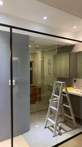 克林學苑_蘇小姐 - 想要漂亮又不傷害家具的清除,是需要專業的!無論是沾在邊⻆的黏膠、滴到地上的水泥我們的專業團隊會依照不同建材,採用不同清潔劑及施作工法專業清除。