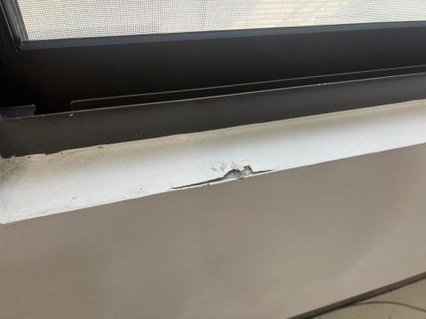 油漆 - 原始狀態舊牆壁被裂痕、發霉