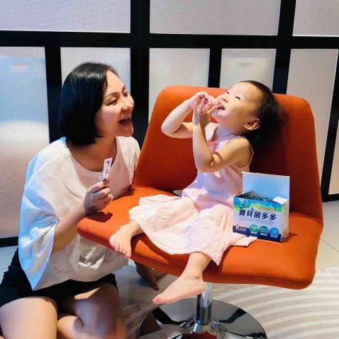 孫露卉 - 電視上看到桌球國手林昀儒代言的益生菌廣告-「寶貝菌多多」，這是他與家鄉宜蘭的「菌寶貝博物館」強力合作腸道健康秘密；經由一個注重飲食的運動國手推薦的明星商品，感覺信任度大增！而且還是狂銷千萬包的益生菌，已經這麼多人食用，超強的！

#寶貝菌多多
⭕️有著專利三層包埋防護技術．耐胃酸，
讓益生菌能順利到達消化道，飯前可助開胃、飯後則是可助消化
⭕️包埋技術，可以提升益菌的活菌力
⭕️精選14種益菌．補好菌
包含了，A菌、C菌、R菌、ST菌、LP菌、L.GG菌、LF菌、龍根菌、雷特氏乳球菌、比菲德氏菌、嬰兒雙歧