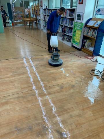 大塊企業有限公司(大塊清潔) - 圖書館洗地打蠟