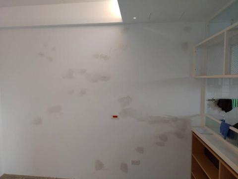 恆義油漆工作室 - 批土牆面 坑洞