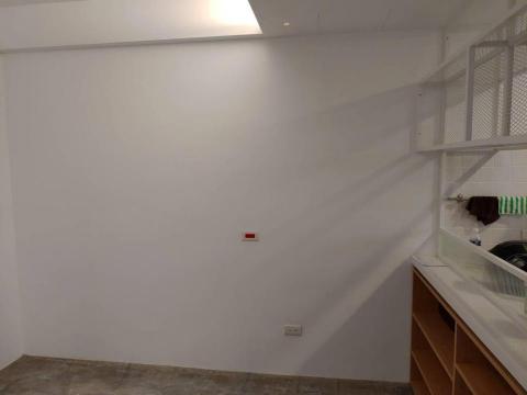 恆義油漆工作室 - 批土完後上漆