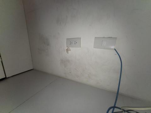 余先生 - 牆面清潔前 余先生 - 牆面清潔前