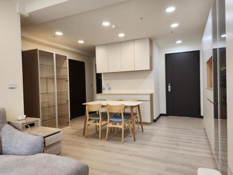 許國楨 - 餐廳跟公仔櫃