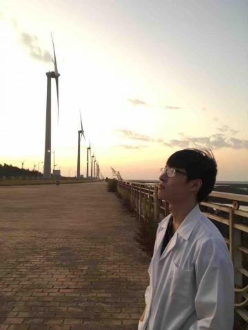 提供工作服高雄服務的專家周牧燊