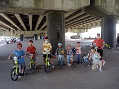 小威直排輪教室 - 腳踏車課合影