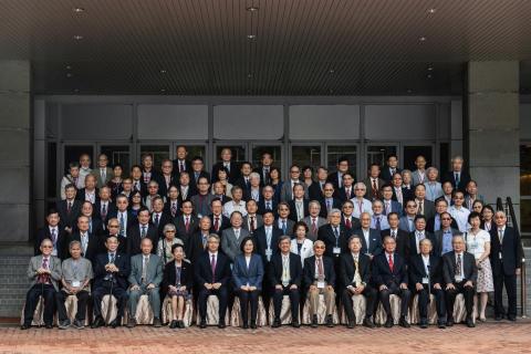 See'N image 看見影像 - 中研院院士大合照 See'N image 看見影像 - 中研院院士大合照