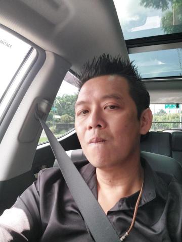 提供送機專車服務的專家潘宏瑚