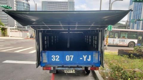 劉阜鑫 - 升降棚貨車載運