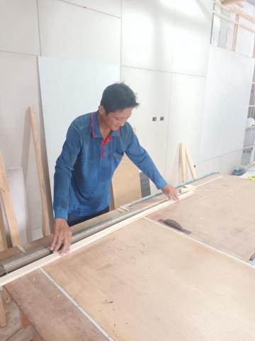 黃文漢 - 木工骨架現場裁切