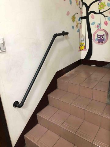 曾韋捷 - 工業風樓梯扶手