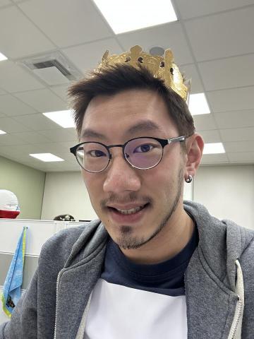 羅 Andreas - 與公司同事分享法式國王派生活照