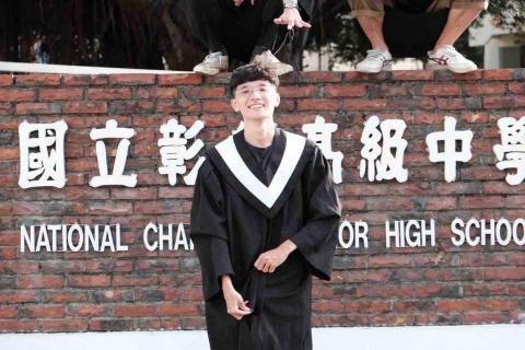 提供化學所服務的專家施昱廷