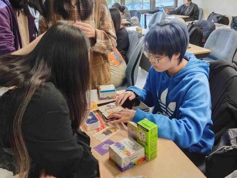 科技女巫墨祤彤 - 