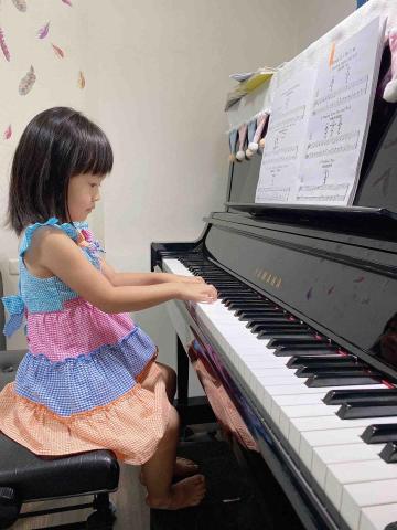 東凡老師鋼琴教學 - 