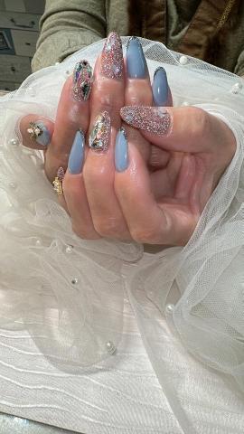 Miki 美甲 - 碎鑽膠、跳色、法式美甲
貼鑽
皆含前置保養、建構加厚