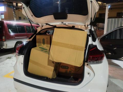 志豊 - 我塞 我塞，我塞塞塞
只要裝的下，
管他是白天還是黑夜
貨不多就不用找大車，
不想費力就給我曼尼。